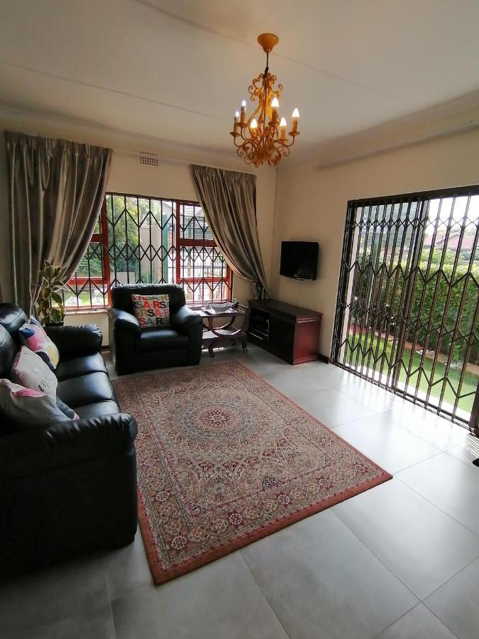 Garden And Park Leisure On Tugela Apartment Benoni Bagian luar foto