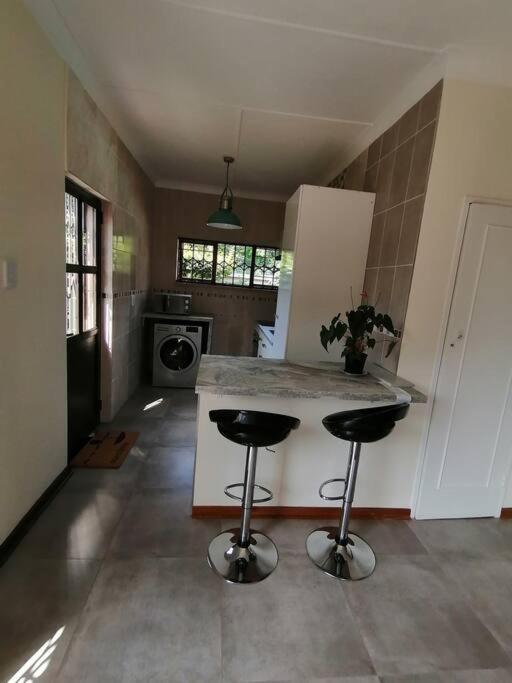 Garden And Park Leisure On Tugela Apartment Benoni Bagian luar foto
