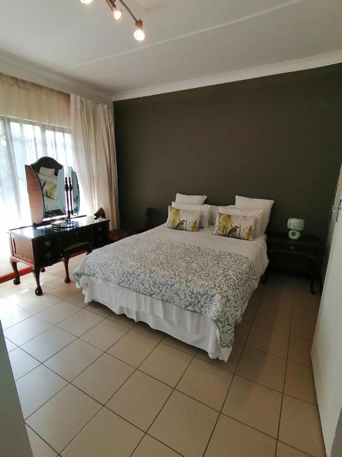 Garden And Park Leisure On Tugela Apartment Benoni Bagian luar foto